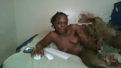 Snapshot of kinky_roey chatting on 11, 3, 2025 kinky_roey online show from 11, 3, 2025