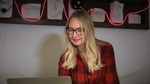 Snapshot of kira_dea_ chatting on 16, 11, 2025 Kira Dea online show from 16, 11, 2025