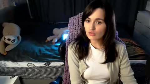 Kira  follow me  online show from 8, 11, 2025