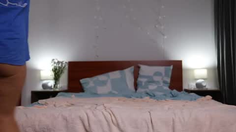 kira bloom online show from 28, 4, 2026