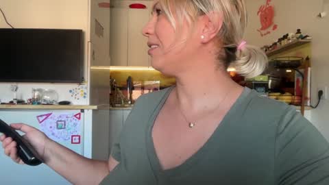 Snapshot of kiradivine chatting on 20, 9, 2025 KiraDivine online show from 20, 9, 2025