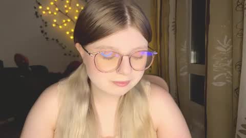 Snapshot of kirayume chatting on 25, 7, 2026 KiraYume online show from 25, 7, 2026