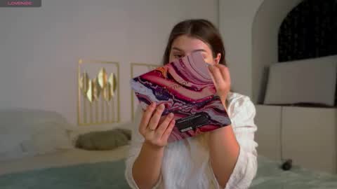 Snapshot of kirazephyr chatting on 19, 10, 2025 Kira online show from 19, 10, 2025