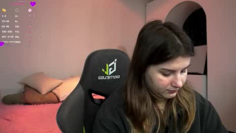 Snapshot of kirazephyr chatting on 30, 11, 2025 Kira online show from 30, 11, 2025