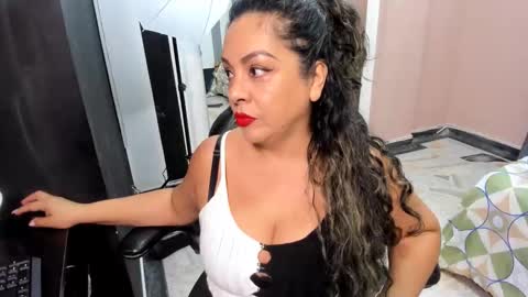 Snapshot of kirss_milff chatting on 13, 9, 2025 kriss online show from 13, 9, 2025