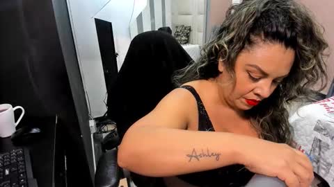 Snapshot of kirss_milff chatting on 19, 9, 2025 kriss online show from 19, 9, 2025