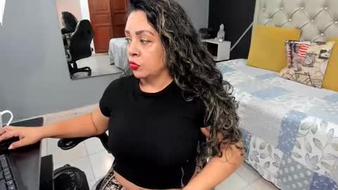 Snapshot of kirss_milff chatting on 26, 9, 2025 kriss online show from 26, 9, 2025