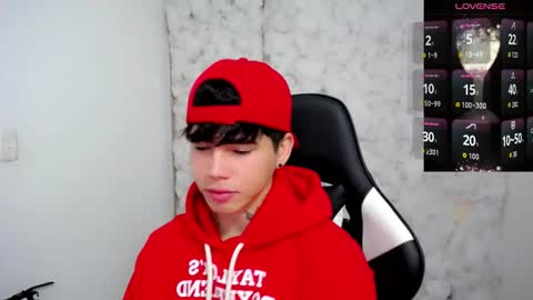 Snapshot of kiss_whitee chatting on 14, 12, 2025 kiss_whitee online show from 14, 12, 2025