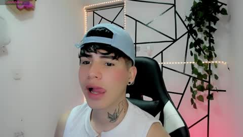 Snapshot of kiss_whitee chatting on 20, 5, 2026 kiss_whitee online show from 20, 5, 2026