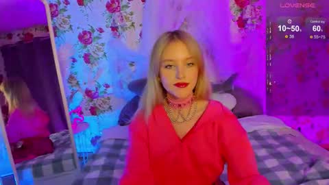 Snapshot of kisschristie__ chatting on 22, 11, 2025 christie online show from 22, 11, 2025