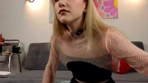 Snapshot of kisschristie__ chatting on 13, 12, 2025 christie online show from 13, 12, 2025