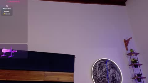 Kissing Company online show from 7, 11, 2025