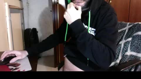 Snapshot of kissofbanned1983 chatting on 4, 12, 2025 kissofbanned1983 online show from 4, 12, 2025