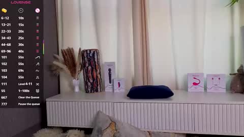 The sexy fox Kitsune online show from 3, 2, 2026