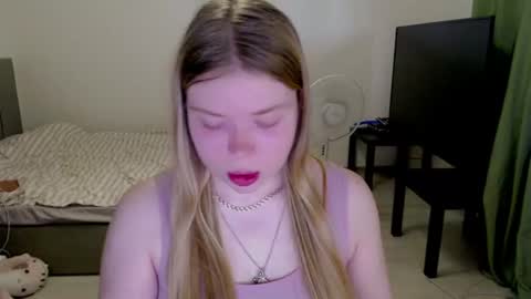 Snapshot of kitten_jenny01 chatting on 15, 7, 2026 Jennyblonde and Emmabrunette online show from 15, 7, 2026