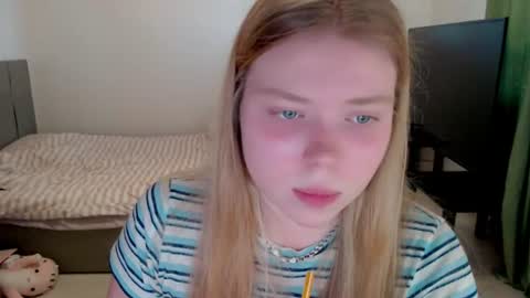Snapshot of kitten_jenny01 chatting on 18, 7, 2026 Jennyblonde and Emmabrunette online show from 18, 7, 2026