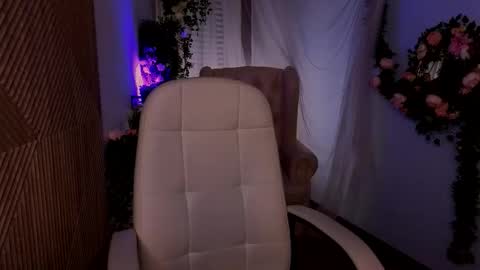 Snapshot of kitten_murray chatting on 19, 10, 2025 barbara online show from 19, 10, 2025