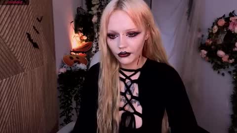 Snapshot of kitten_murray chatting on 31, 10, 2025 barbara online show from 31, 10, 2025