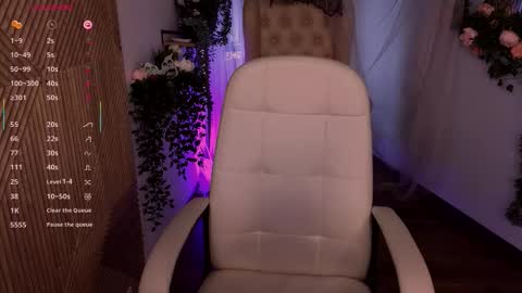 Snapshot of kitten_murray chatting on 7, 11, 2025 barbara online show from 7, 11, 2025