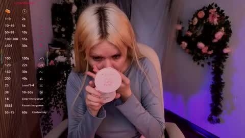 Snapshot of kitten_murray chatting on 18, 11, 2025 barbara online show from 18, 11, 2025