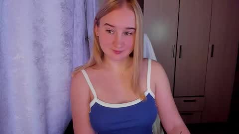 Snapshot of kitten_sun chatting on 18, 10, 2025 kitten_sun online show from 18, 10, 2025