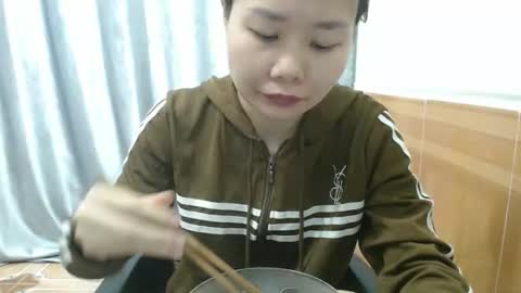 Snapshot of kitti_baby2x chatting on 2, 12, 2025 kitti_baby2x online show from 2, 12, 2025