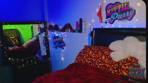 Kittie Purry online show from 16, 2, 2025