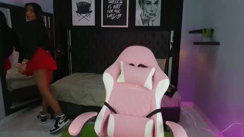 Snapshot of kitty_collins_ chatting on 28, 10, 2025 Kitty online show from 28, 10, 2025