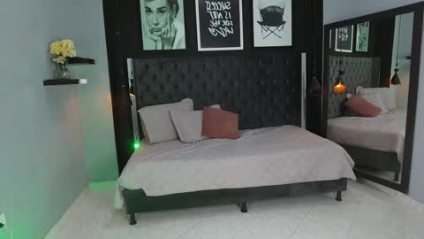 Snapshot of kitty_collins_ chatting on 28, 11, 2025 Kitty online show from 28, 11, 2025