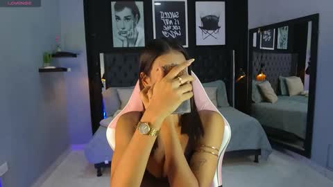 Snapshot of kitty_collins_ chatting on 15, 12, 2025 Kitty online show from 15, 12, 2025