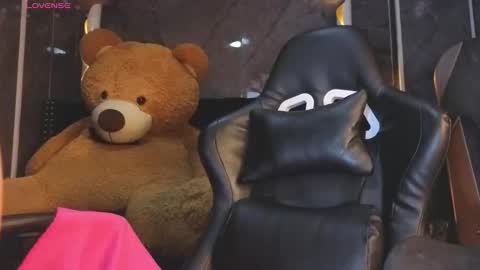 kitty_fox_b online show from 27, 11, 2025