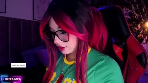 Snapshot of kitty_gang chatting on 27, 10, 2025 Camila online show from 27, 10, 2025