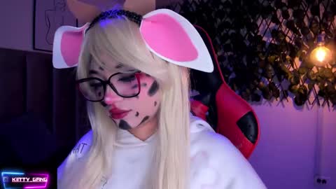 Snapshot of kitty_gang chatting on 31, 10, 2025 Camila online show from 31, 10, 2025