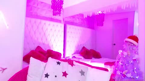 Snapshot of kitty_madness chatting on 14, 12, 2025 KITTY online show from 14, 12, 2025