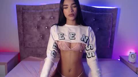 Snapshot of kitty_mia29 chatting on 16, 11, 2025 Kitty online show from 16, 11, 2025