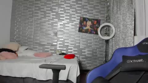 violet online show from 17, 4, 2026