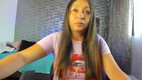 Snapshot of kitty_violet_ chatting on 10, 5, 2026 violet online show from 10, 5, 2026