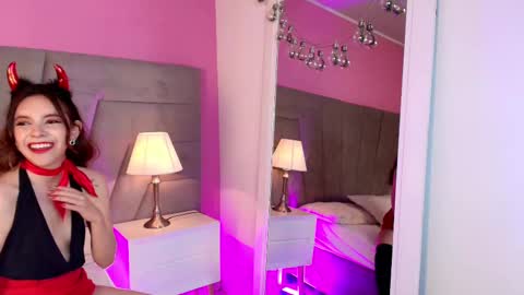 Snapshot of kittybloom_ chatting on 8, 10, 2025 Kitty online show from 8, 10, 2025