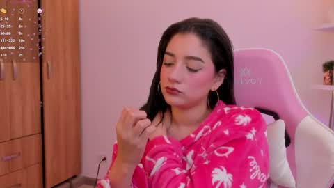 Snapshot of kittyfeet2 chatting on 19, 7, 2026 kitty online show from 19, 7, 2026