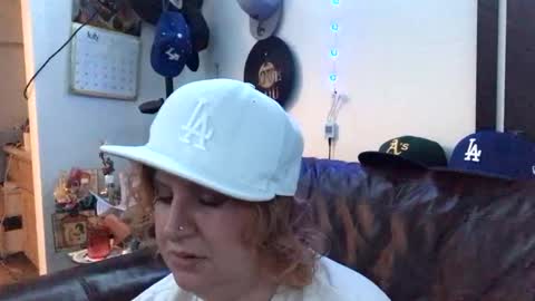 Snapshot of kittykay86 chatting on 7, 1, 2025 Bella Blue BBW online show from 7, 1, 2025