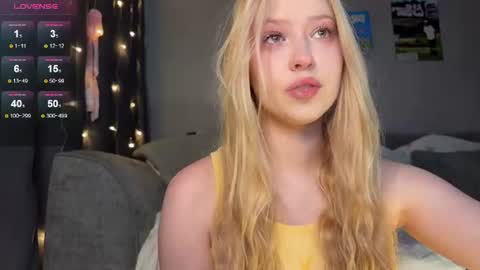 Snapshot of kittyloffe chatting on 19, 7, 2026 Monika online show from 19, 7, 2026