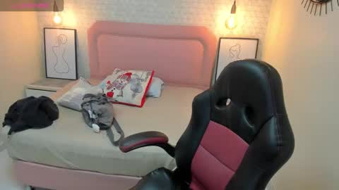 Snapshot of kittytimberlake chatting on 5, 12, 2025 K I T T Y online show from 5, 12, 2025