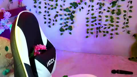 Snapshot of kittyuwu_ chatting on 2, 10, 2025 Kittyuwu online show from 2, 10, 2025