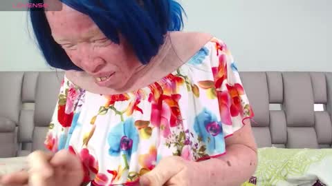 Snapshot of kittywhiteass chatting on 12, 10, 2025 kittywhiteass online show from 12, 10, 2025