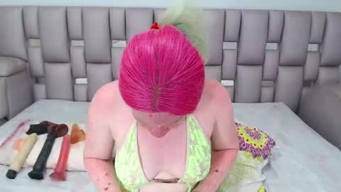 Snapshot of kittywhiteass chatting on 30, 10, 2025 kittywhiteass online show from 30, 10, 2025