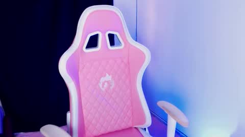 Snapshot of kloe_28 chatting on 18, 11, 2025 Kloe online show from 18, 11, 2025