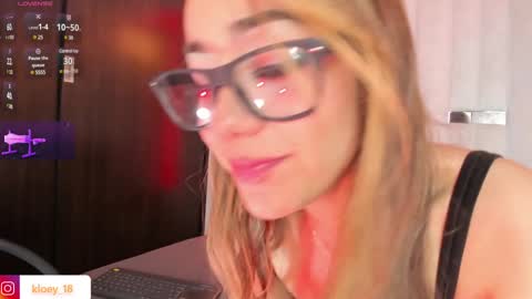 Snapshot of kloey_hoot chatting on 15, 12, 2024 Kloey online show from 15, 12, 2024