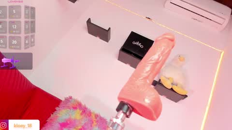 Snapshot of kloey_hoot chatting on 11, 1, 2025 Kloey online show from 11, 1, 2025