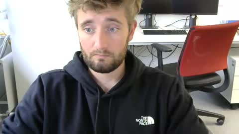 Snapshot of knisley chatting on 21, 10, 2025 Knisley online show from 21, 10, 2025