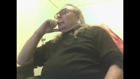 Snapshot of knobout chatting on 11, 6, 2026 knobout online show from 11, 6, 2026